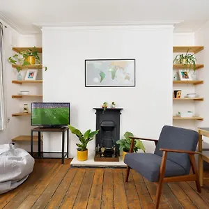 Appartement 50 Meters To The Metro
